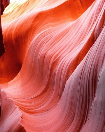 La roche colorée dans le Lower Antelope Canyon