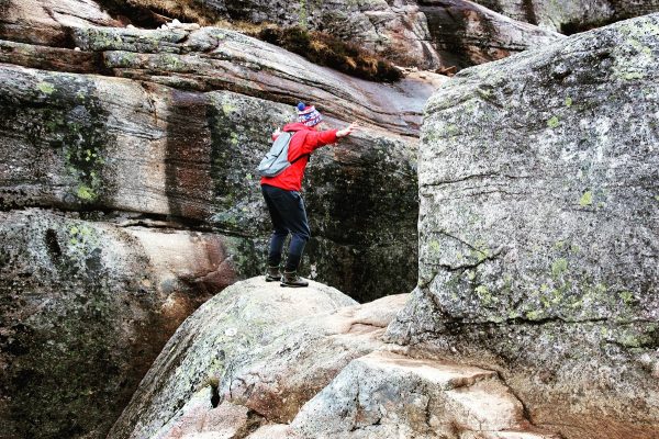 Sur le rocher Kjerag en Norvège