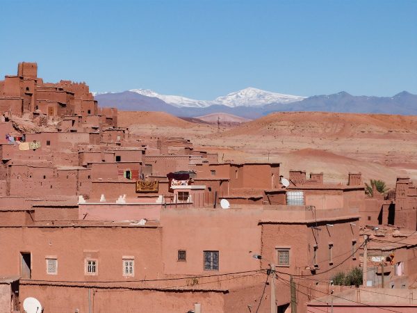 Vue sur le ksar d'Aït Ben Haddou et l'Atlas