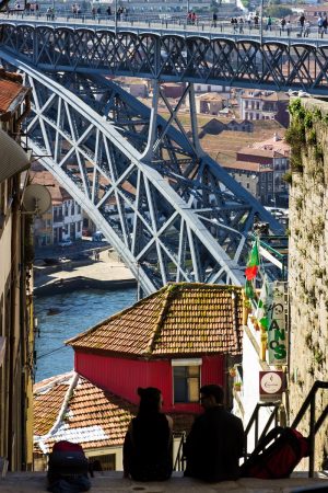 Les rues en pente de Porto : avec vue sur le Ponte Luis I