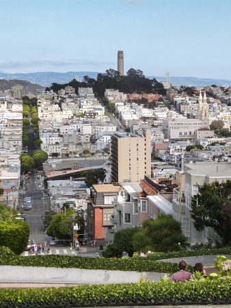 Vue depuis le haut de la Lombard Street à San Francisco
