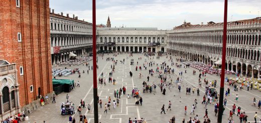 La vue sur la place Saint-Marc de Venise, depuis le palais des doges