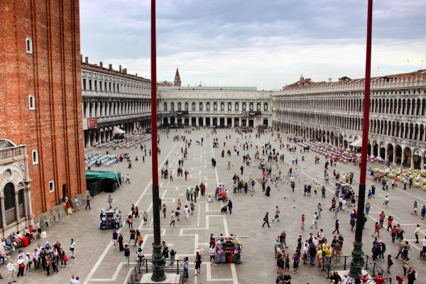 La vue sur la place Saint-Marc de Venise, depuis le palais des doges