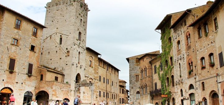 Dans le village de San Gimignano en Toscane