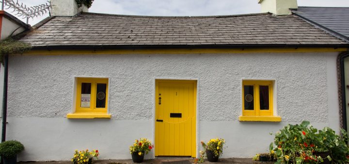 Une maison colorée à Dingle en Irlande
