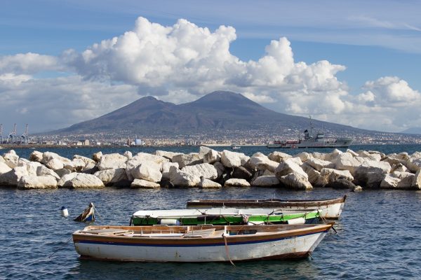 Vue sur le Vésuve depuis la baie de Naples