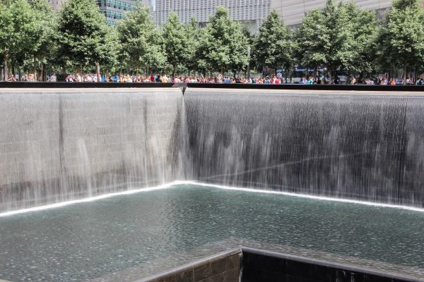 Une fontaine au World Trade Center, à l'emplacement d'une ancienne Tour Jumelle