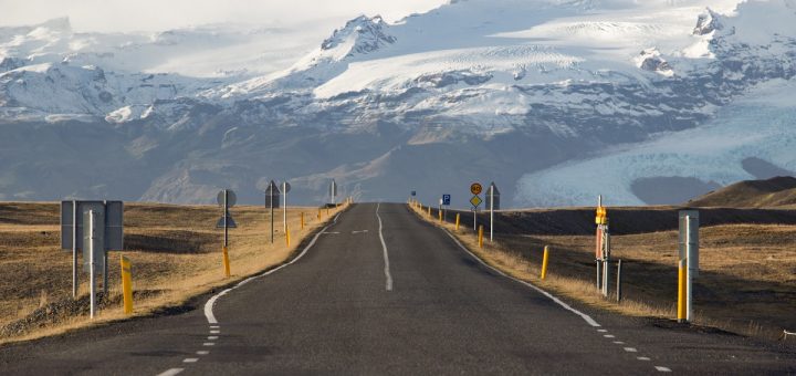Louer une voiture en Islande et parcourir de magnifiques routes