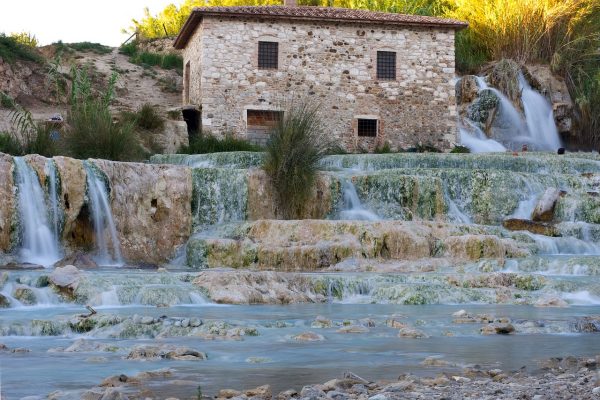 Les sources d'eau chaude de Saturnia en Toscane