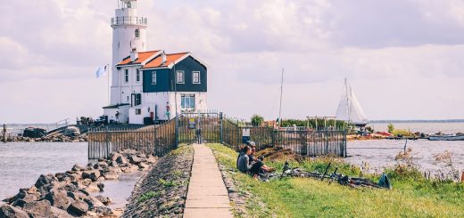 Le phare de Marken aux Pays-Bas