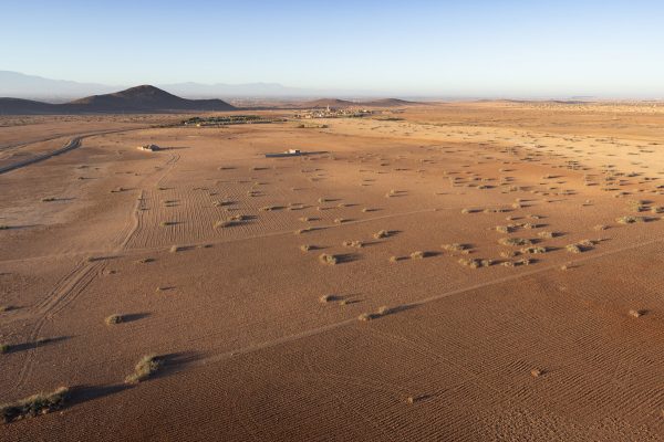 Paysage désertique au nord de Marrakech