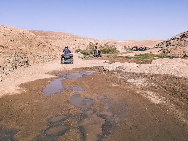 Traversée d'un oued en quad dans le désert d'Agafay