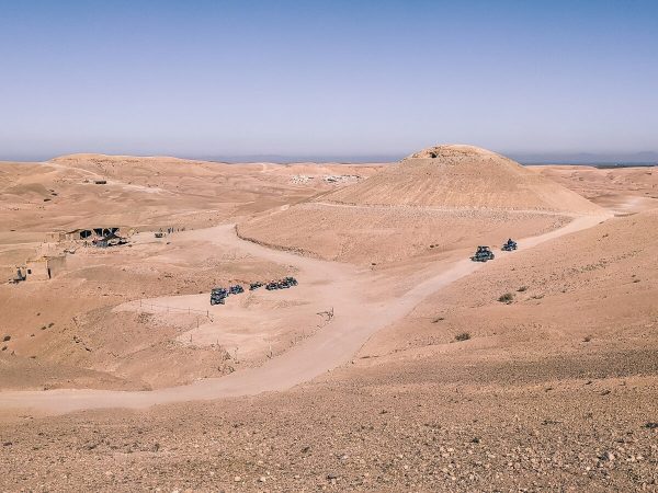 Piste de quad dans le désert au sud de Marrakech