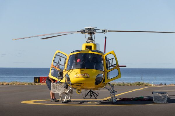 Décollage d'un hélicoptère à l'aéroport de La Réunion