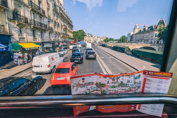 Plan de Paris dans le bus touristique
