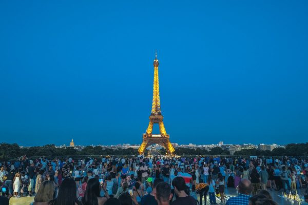 Vue sur la Tour Eiffel illuminée